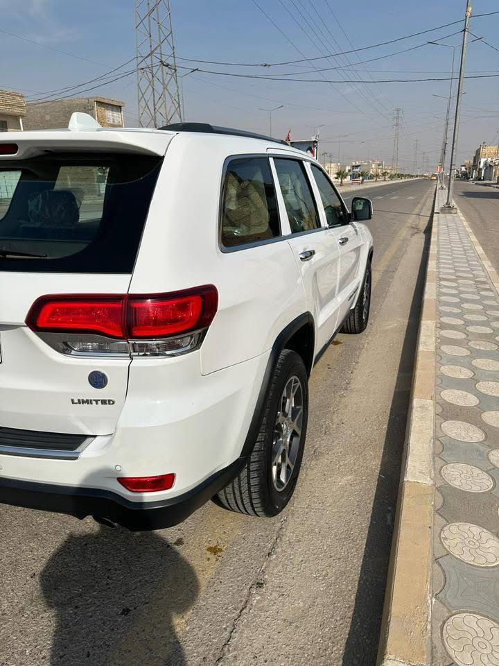 سلام عليكم
جيب كراند شيروكي  لمتد ( خـليـجـي ) 
‏‎موديل  (2020  فول مواصفات  
المحرك : V6.  3.6L ‎  
 السياره جديده 
ماشي73الف كيلو حقيقي
رقم بغداد الجديد بسمي تحويل ثاني يوم  ؟
سياره مكفوله من الصبغ و التبديل و البارد عد جز صبغ بالدعاميه فقط 
سياره جديده جدا 
سياره جديده استخدم شخصي و قليل 
‏‎ 
‏‎* المواصفات :
‏‎*رادار امامي وجانبي 
‏‎* نقطة عمياء .
‏‎*داخل جلد 
‏‎* دفع رباعي 4x4 . 
‏‎* فرش المقاعد من الجلد . 
‏‎*صفي المقاعد الأمامية كهربائية .
‏‎* ذاكرة لحفظ وضعيات الجلوس . 
‏‎* صفي المقاعد الأمامية مع تدفئة . 
‏‎* صف المقاعد الخلفية مع تدفئة . 
‏‎* ويل قياس 20 انج .
‏‎* مقود السائق كهربائي . 
‏‎* تدفئة ستيرن . 
‏‎* فتحت سقف .
‏‎* شاشه كبيرة 8.4 انج .
‏‎* نظام الملاحة (GPS) . 
‏‎* نظام خاص للطرق الوعرة . 
‏‎* مصابيح امامية زنون . 
‏‎* المصابيح الأمامية مع LED لايت  تبديل عدسات 4 دولار. 
‏‎* كشافات ضباب بروجكتر زنون . 
‏‎* تشغيل عن بعد .
‏‎* صندوق كهربائي .
‏‎*  حساسات أمامية . 
‏‎*  حساسات خلفية .
‏‎* كاميرا خلفية .
‏‎* بخاخ ماء لتنظيف المصابيح الامامية .
‏‎* مرايا بخاصية التعتيم الذاتي . 
‏‎* مرايا جانبية قابلة للطي . 
‏‎* بلوتوث تلفون . 
‏‎* محدد سرعة . 
‏‎* نظام تشغيل واطفاء اوتماتيكي للمحرك للتوفير من صرف الوقود . ( Auto Start System ) .
‏‎* نظام بريك اوتماتيكي ( Auto Break System ) .
السعر 288وبيها مجال مكان السياره ميسان رقمي ***********
