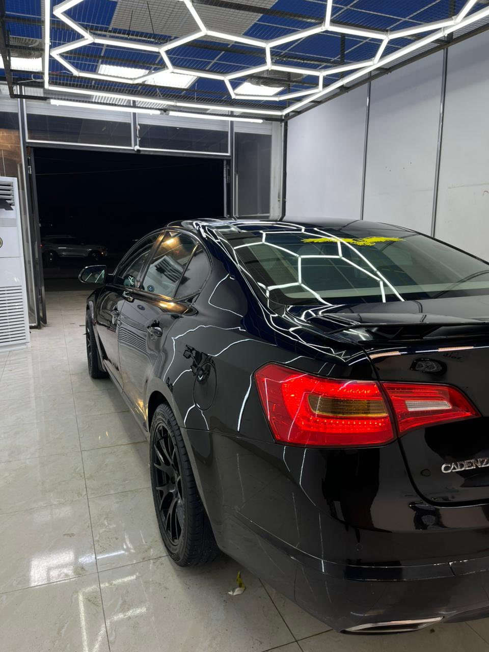 للبيع كيا كادنزا  2012 خليجي (1/1)
سيارة فخامة وراحة بكل معنى الكلمة، استعمال شخصي ومحافظة جداً

المواصفات:
 • محرك V6 سعة 3500 cc قوي وناعم
 • اناره ترحيب عند التقرب من الابواب
 • تشغيل بصمة + بصمة أبواب
 • فتحة بانوراما
 • كشنات جلد بيجي فاخرة مع تدفئة 
 • تحكم كهربائي بالكشنات الأمامية
 • نظام تبريد قطعتين
 • نظام إنارة  
 • ستارة خلفية كهربائية
 • شاشة وكاميرا خلفية + حساسات رجوع
 • 
 • 
 • 
 • حساسات امطار
 • 
 • 
 • بنوراما ،فتح مزدوج
 • مريّات كهربائية مع إشارة
 • مري قلاب مع الرجوع
 • 
 • كير مكينه تبريد مكفولات

 • رقم أربيل 

ملاحظات:
 • السياره  حادث فقط باب لسايق بي بارد وشخط يم قبق لبانزين ومكحل  ولبنيد بي جراد قليل كلش بصيط هي صبغ ما بيه ابد من عده دعامياات
 
الموقع: بغداد الامين الثانيه
رقم التواصل: ***********
السعر: 130 ورقة وبي مجال بسيط
