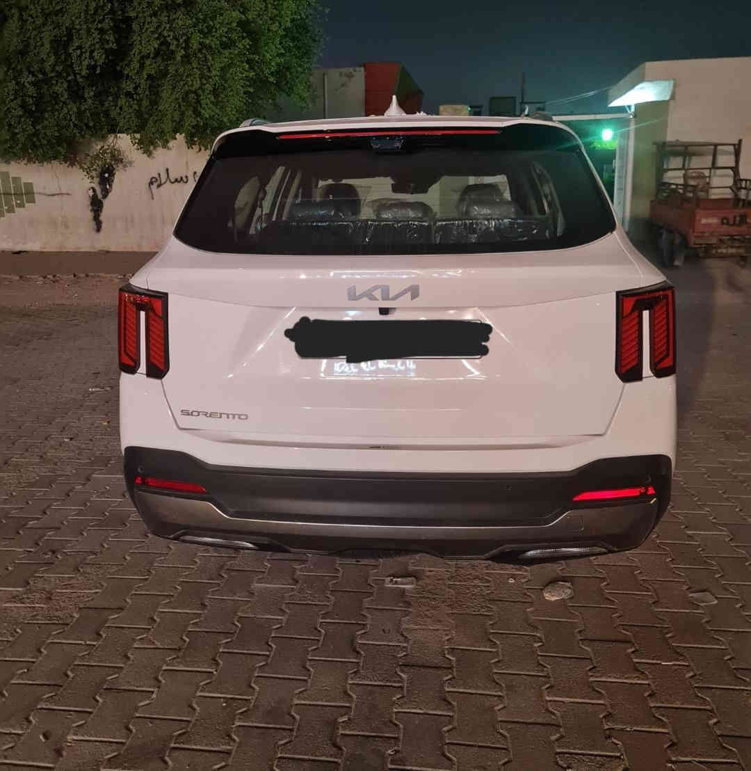 السلام عليكم ورحمة الله وبركاته 
سورنتو  2024 خليجي رقم بغداد بأسمي 
ماشية 9 الف السيارة مخزنة على وضع الشركة 
المواصفات 
بصمه + بصمه ابواب 
تشغيل عن بعد 
كير ماوس 
6 سلندر 
7 راكب  
شفتات ستيرن 
سايد بريك بصمه 
جنطه كهرباء 
كشنات كهرباء
مري شفط 
كامره خلفيه 
حساس امامي وخلفي  
تبريد شاشه 
اوتو هولد
مود رايف
برد خلفيه
3 قطع تبريد 
اشاير بالمري
لد نهاري 
شاشة ابل كار بلي 
اريل نفكيشن 
4لد داخلي متغير الالوان 
بك لايت LED 

السعر 322 ورقة 

*********** 
مكان السيارة نجف الاشرف
