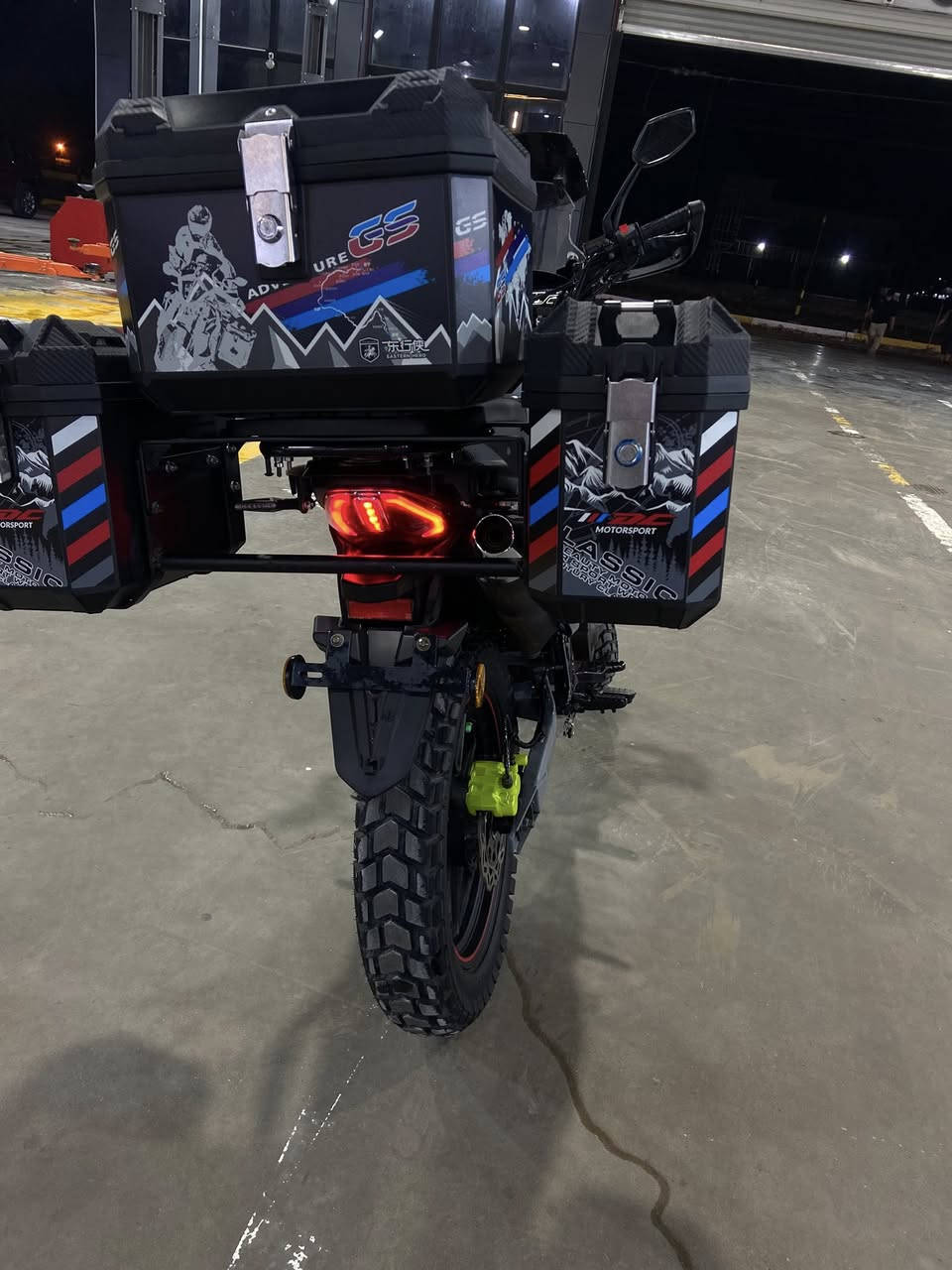 دايوان ادفنجر موديل 2025 ماشيه 4000 دراجه كفاله تزويد بلوجكترات وجنط ثلاثي وستان موبايل وجامه ثنائيه ومستعجل ع بيعتهه للاستفسار رقم ***********
