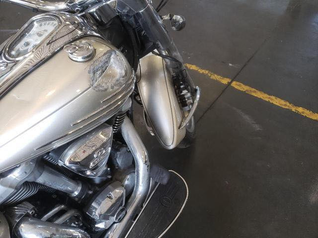 السلام عليكم اخوان دراجة ياماها رود لاينر 1900cc
الدراجة مثل ما واضح بلصور كدامكم الحادث مالتها تانكي فقط مبدل بواحد جديد مديل الدراجة 2008 الدراجة بدون اوراق فقط مكاتبة مكانها البصرة للبيع فقط وسعرها 65 ورقة وبيها مجال كلش بسيط الجاد بلشراء يتصل على هذا الرقم ***********
