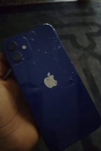 ايفون 12عادي كلشي شغال بي مبدل بطارية اصلية بطاريتة 100 بس لضهر بي فطو...