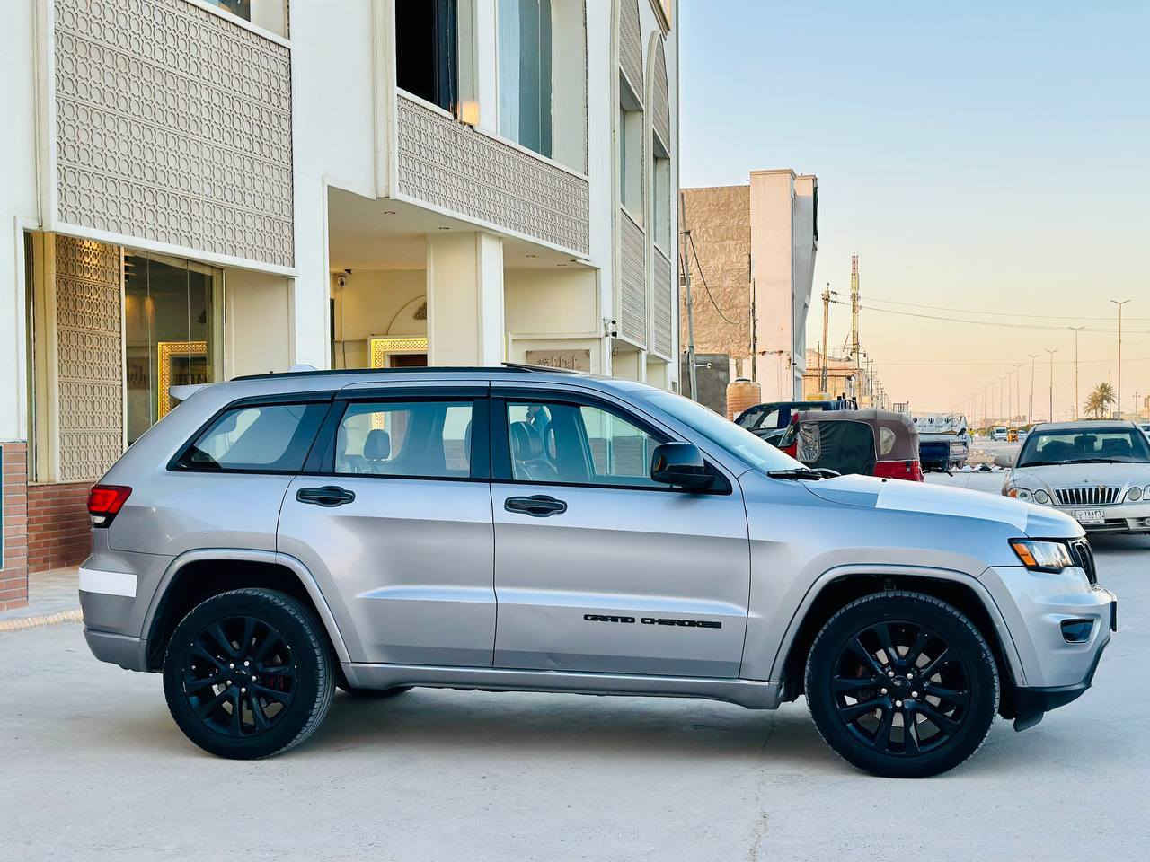 السلام عليكم جيب 2018 بلاك توب
حادث جاملغ وبنيد فقط
رقم بغداد الدولي / سنويه و هزه وارقام جدد تحويل مباشر 
المواصفات فول بلاك توب 
- مكينة 3,600 / 6 سلندر
- صندوق كهرباء
- كشنات جلد  
- كشنات تحكم كهرباء 
- كشنات تدفئه + تبريد
- كشنات خزن Memory
- ستيرن تدفئه
-شاشة CarPlay اصليه 
- كاميرا خلفية دوارة
- بصمة تشغيل / بصمة ابواب
- حساسات خلفية 
- حساسات جانبيه نقطه عمياء فور ويل
توقف عنده الرجوع بك
اطفاء ذاتي 
- ويل حجم 20 بلاك اصلي وتخم تاير جديد
لسياره جديده وجاهزه مابيه اي نقص مكاني بابل سعر 180 للاستفسار ***********
