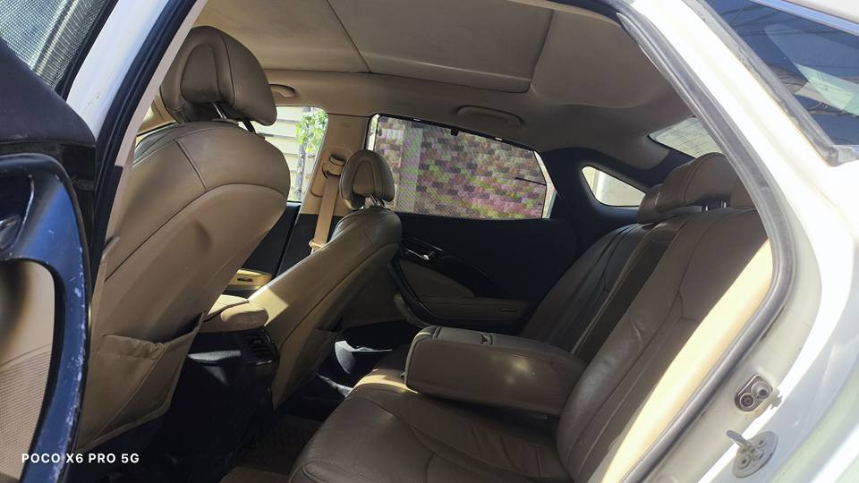 هونداي ازيرا ٢٠١٢ خليجي 
فول  مواصفات VIP 
حجم المحرك ٣٣٠٠
رقم بغداد أنكليزي 
مكفولة  من كلشي   ما عدا بارد شوي باب الصدر  والجاملغ ورى باب الصدر
بصمه.   بنوراما.. يدات كروم.. مري شفط ترحيب اوتو .. بك لايت LED.. كشنات جلد بيجي  كهرباء 
 ... بردات جانبيه.. برده خلفيه كهرباء.. حساس امام خلفي .. كامره شاشه.. 
 خمسه ويل كب... 
كير محرك  مكفول  .  سلايد   ٣   شغال . حدادية  مكفول 
نقص فقط تبريد   ملييك  غاز    علما بالصيف جان شغال
سعر ١١٢  
***********
المكان  ديوانية ديوانية, القادسية
