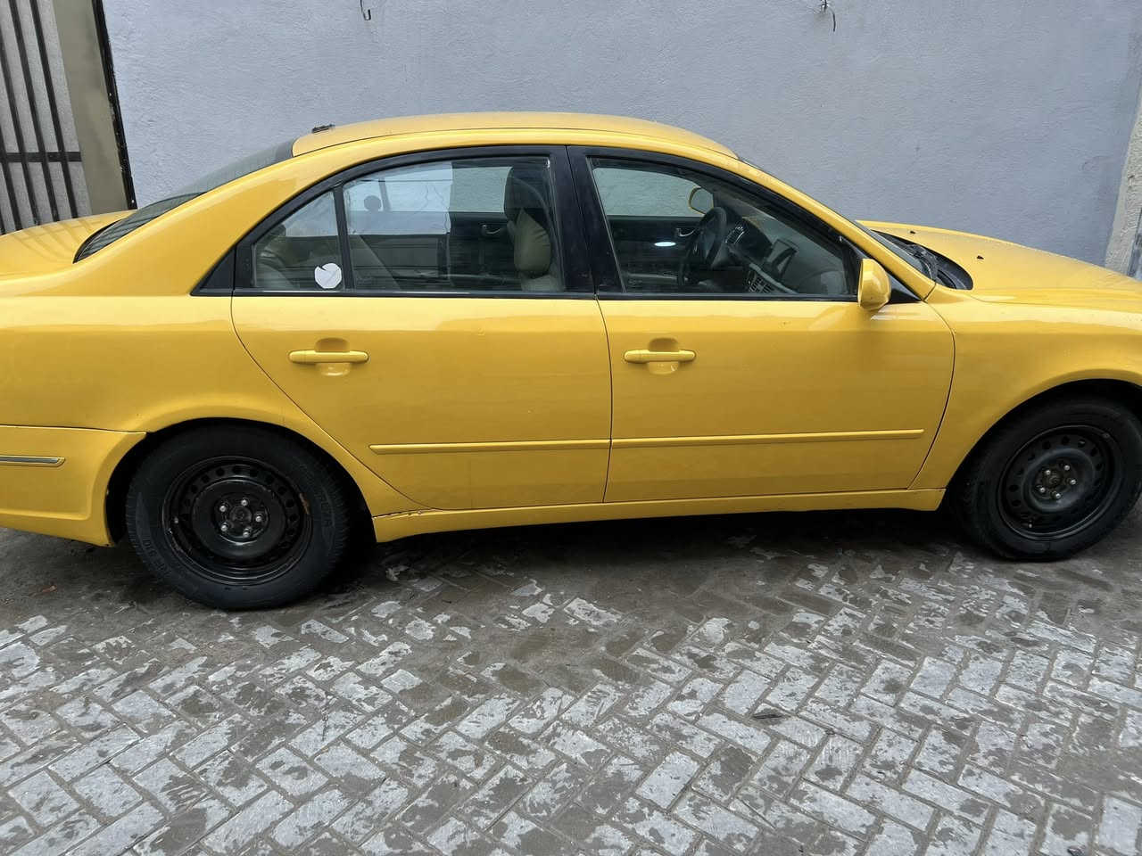 سلام عليكم سوناتا 2008وارد امريكي ضرب جاملغ امامي إيسار مكينه جديد صارلي شهر من شديته تخم تايرات صدر امامي خلفي نظيف راقم سياره قادسيه عنوان السياره بغداد ميدينه الصدر سعر 83بيهه مجال رقم ***********
