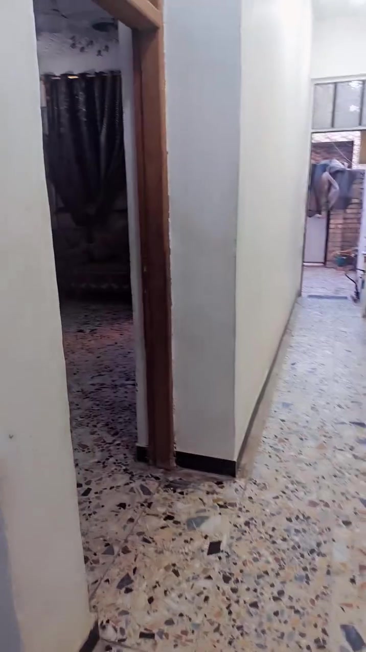 بيت زراعي ١٠٠ متر بيت اغلام شارع ١٥ بلفرع طابق ونص بناء حديث ترميم حديث السده  غرفه نوم وصاله واستقبال وممر وصاله وغرفه نوم وصحيات خارجيه وداخليه مطبخ حار الطابق الأول وسطح *********** ب٩٠
