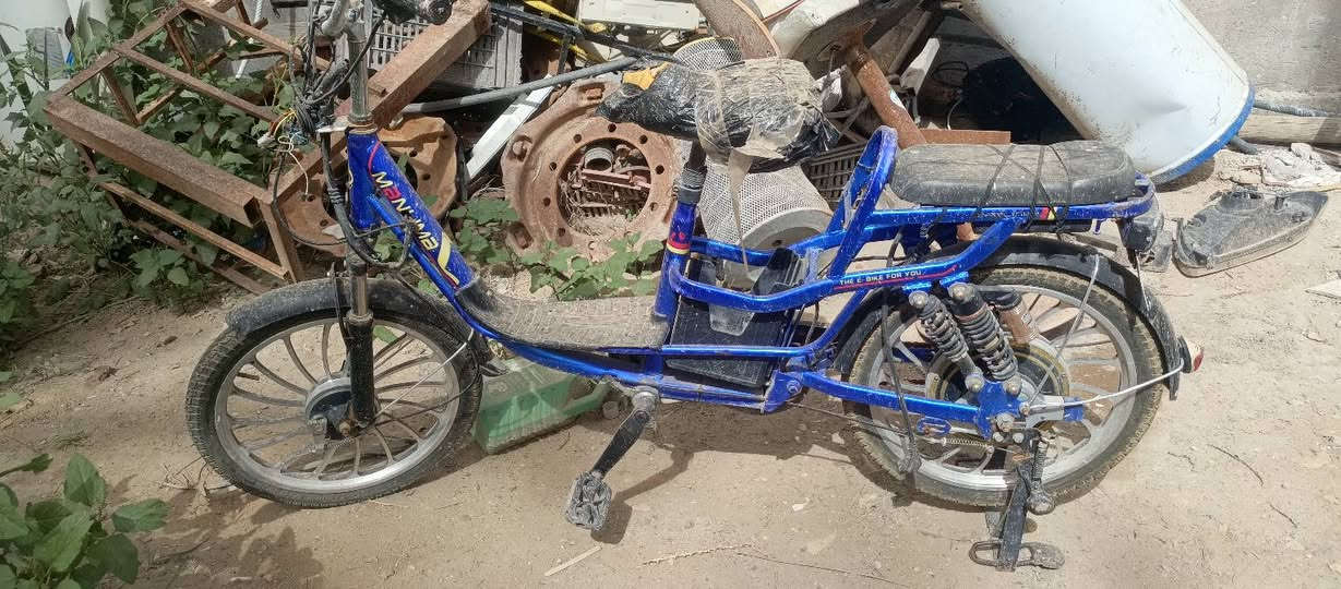 باسكلات اثنين للبيع واحد بي بنجر والثاني كهربائي بس كهربائياته تعبانه اثنينهم 110 الف  مكاني الحسينيه  مصطفى خان ***********
