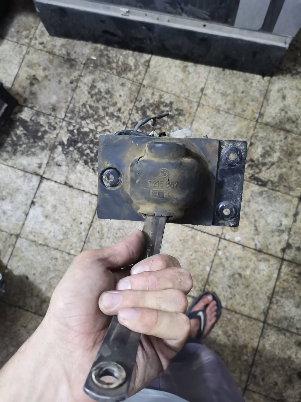 السلام عليكم شباب عندي غراض زعرة للبيع
ستيرن و ادبتر جدد بالجيس 75 ألف
كلج مروحة 4 براغي 25 الف
سلكتر كير زعرة اوتو 50 الف
جاملغ امامي يمين 50 الف 
كشنات زعرة خلفية فقط 35 الف 
حاظنة مروحة راديتر زعرة 25 الف 
كلج و الريشة 4 براغي 50 الف 
مروحة كهرباء مني كوبر 25 الف
مكاني بغداد البياع توصيل ماعندي


**إذا كنت صاحب هذا الإعلان وتريد حذفه لأي سبب، رجاءا أرسل رسالة إلى الدعم الفني**