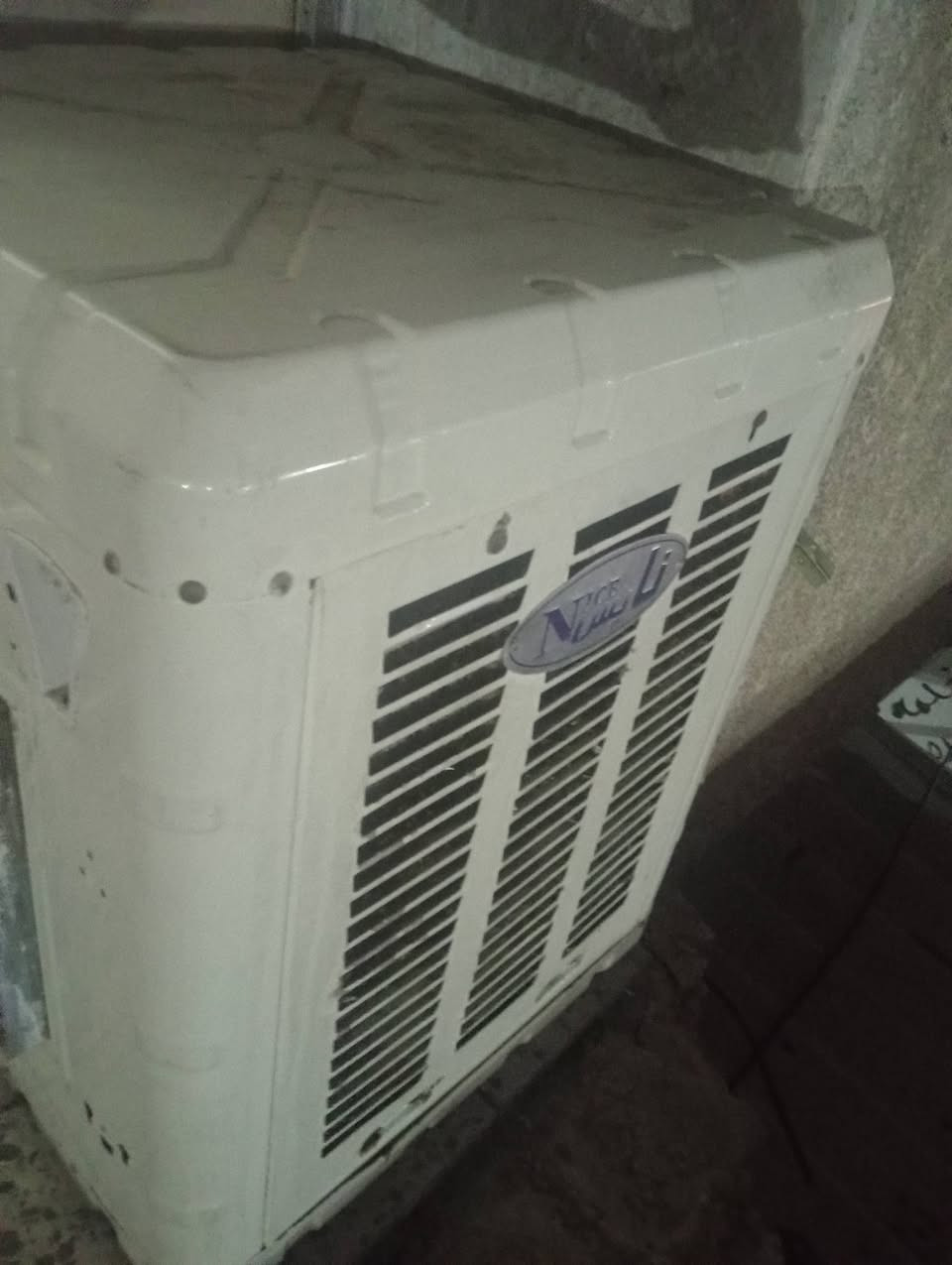 مبرده فقط تحتاج ماطور مثل ماموضح بل صوره ب40 وبيها مجال


**إذا كنت صاحب هذا الإعلان وتريد حذفه لأي سبب، رجاءا أرسل رسالة إلى الدعم الفني**