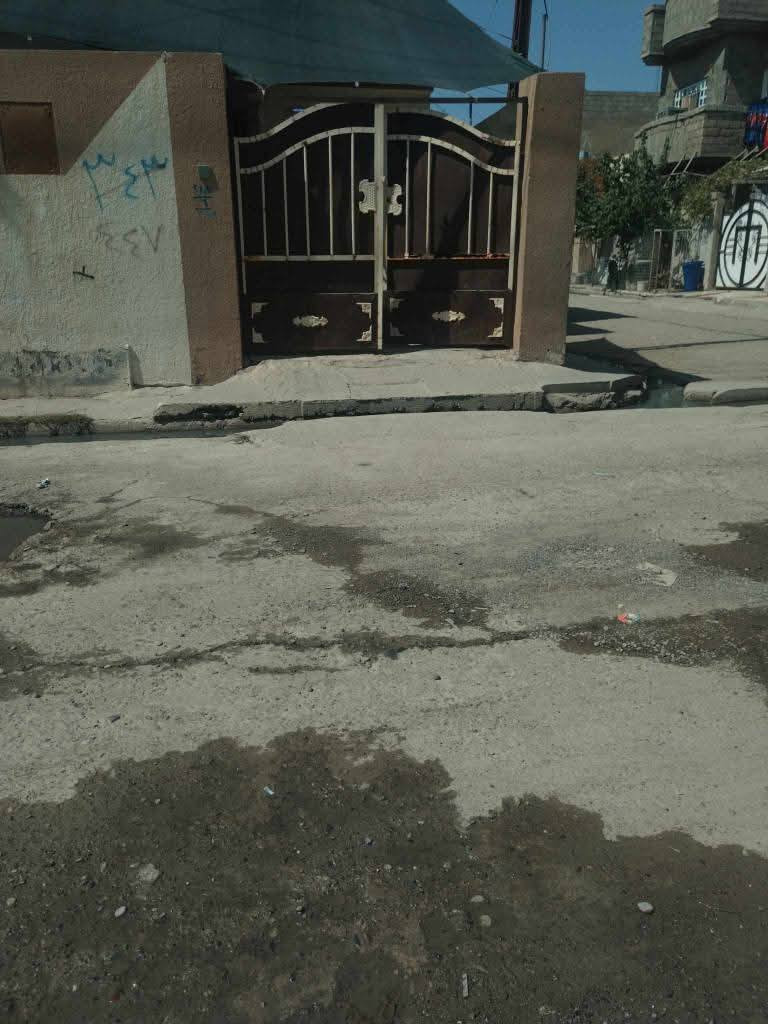 دار للبيع في حي الانتصار شارع ٦٠ مقابيل المستوصف مساحة ١٠٠متر واجهة ١٠×١٠ مربع ركن البيت بأسمي البيت مكون من مطبخ وهول وغرفة واستقبال وخدمات وبيتونة كبيرة والسعر ٨٠ وبي مجال للاستفسار الاتصال على الرقم ***********2
او***********
