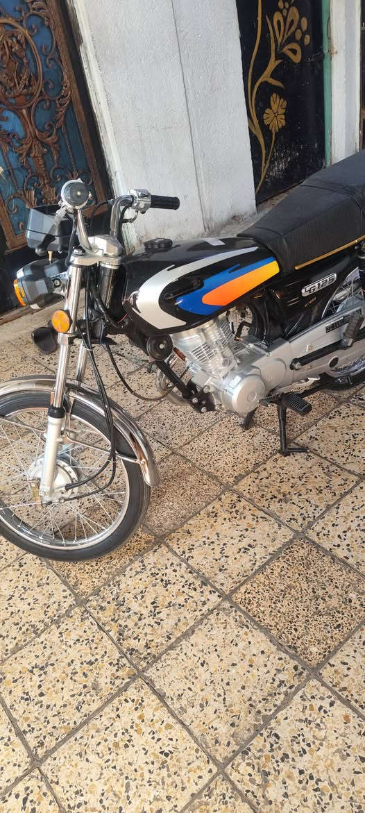 دراجه نامه مديل 26 اوراق سكنر للبيع
الدراجه جديده معنه الكلمه كله شغلله من الطول لطول 
لايت زنون عالي ناصي اشاير هورن عداد سرعه كله شغال 
تاخذه من البيت شرط وترايك وين ما تريد  اطلع وخادم 
السعر 750 مكاني بصرة حيانيه ***********
