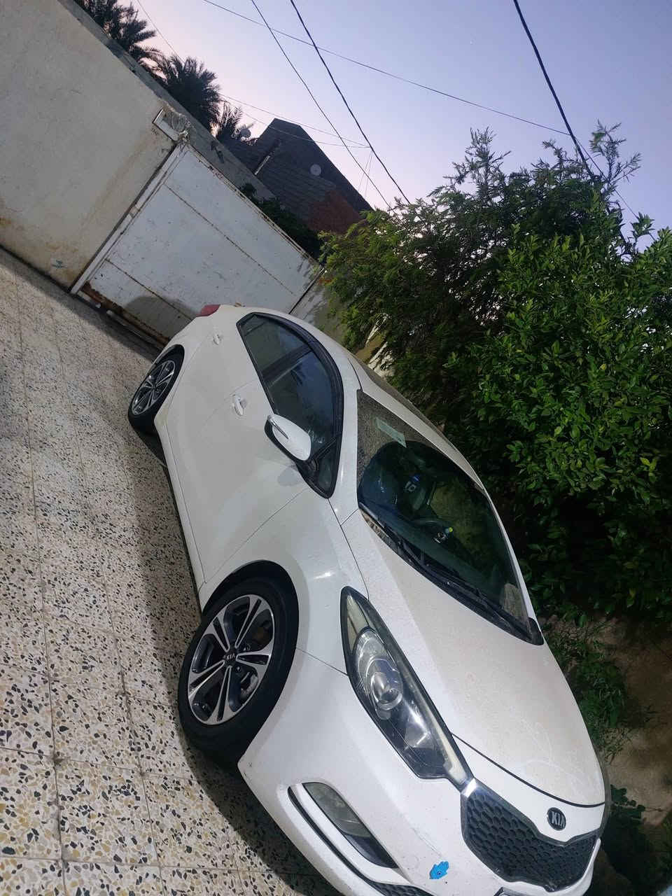 كيا سيراتوو للبيع رقم بغداد مكينه كير صدري امامي خلفي جاهزة من كلشي فتحه سقف كامره حساس خليفي ويل كب تحكمات لد امامي تخم تاير جديد تبريد السياره جديده اشاره بالمري داخل لونين اسود رصاصي ***********السعر اتصل بيك خير وتدلل مكان السياره ديالى بعقوبة
