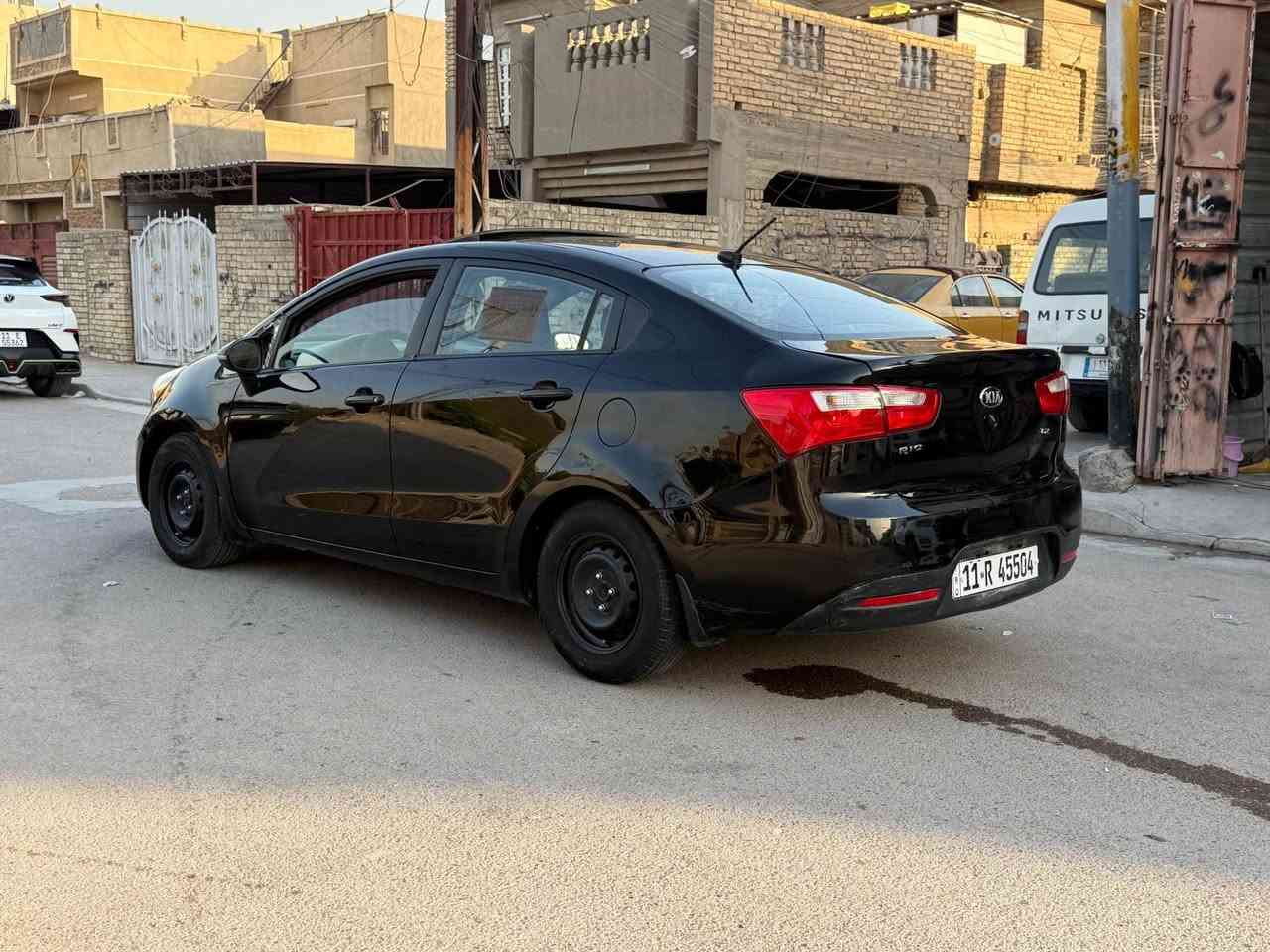 السلام عليكم 
كيا ريو 2015 محرك 1600 GDI رقم بغداد دولي بأسمي كير ومحرك مكفولات بدون فتح بيه صبغ جاملغ امامي ايمن و قبغ الجنطه بدون دواخل فقط رش شرط السونار فول مواصفات فتحه سقف تدفئه كشنات تحكم ستيرن كشنات جلد مري كهرباء اشاير بلمري السياره جاهزه 100% بدون نقص صدر امامي وخلفي جديد تبريد ثلج كهربائيات كله شغاله سياره نضيفه جداً معروضه ( 83$ ) وبيه مجال بسيط مكاني بغداد الدوره للاستفسار *********** بغداد, العراق
