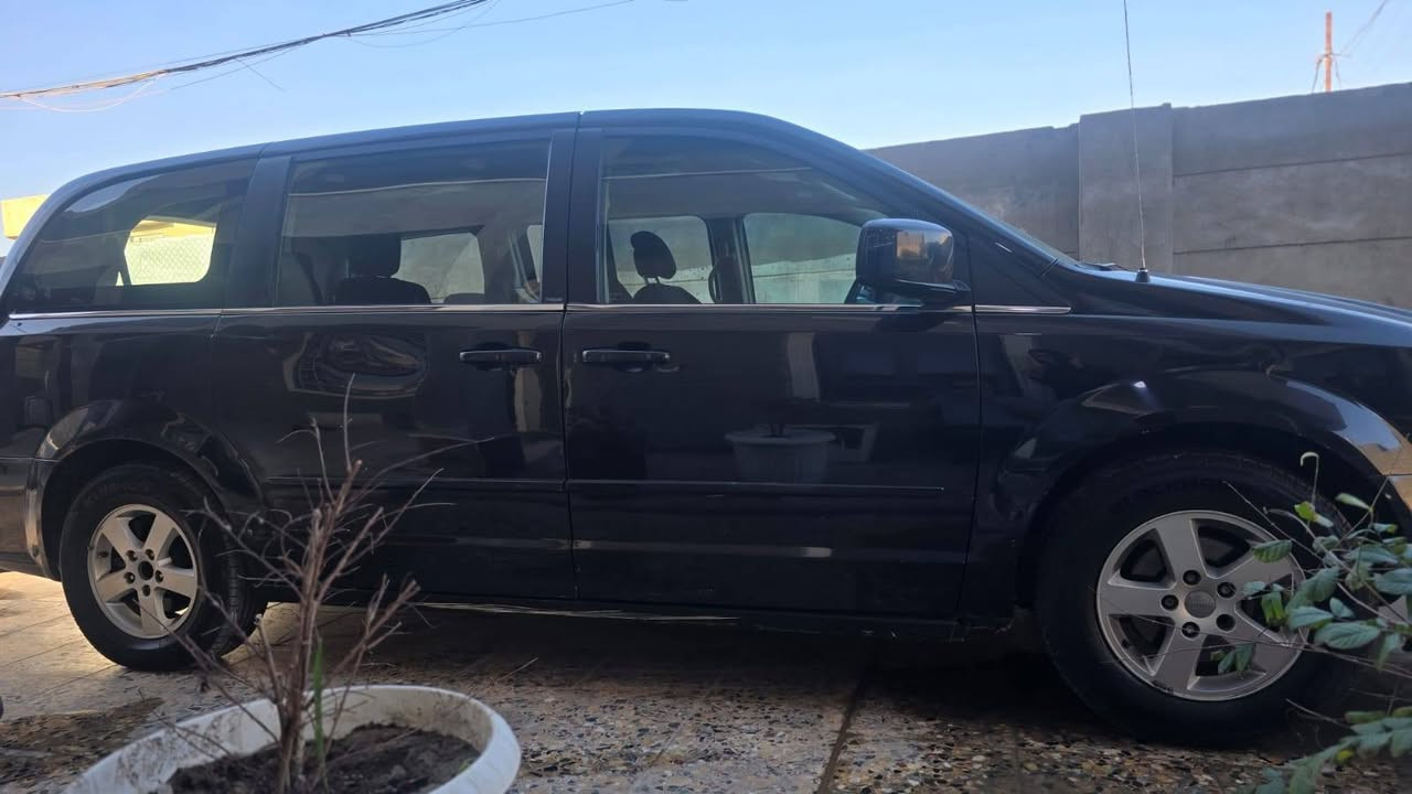 السلام عليكم 
دوج كرفان ٢٠١٢ رقم بغداد  محرك 3600
نظيفه جدا الضربه قبق جنطه مصبوغ حزام تخم تاير محرك جديد بوب كهربائيه مع منضومة غاز ٨٠ لتر  السعر١٢٠ مكانها بغداد  التواصل ***********
