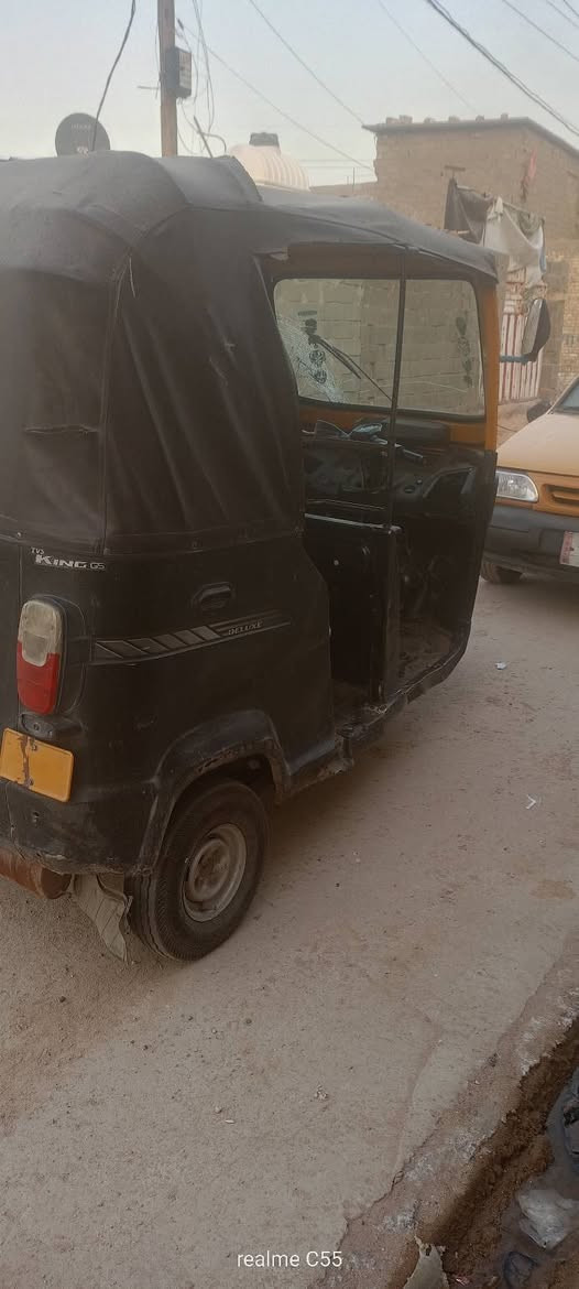 السلام عليكم تكتك ل بيع موديل 2017  مكان مدينة الصدر شارع داخل شراي يتصل *********** ما متواجد عليه الفيس
