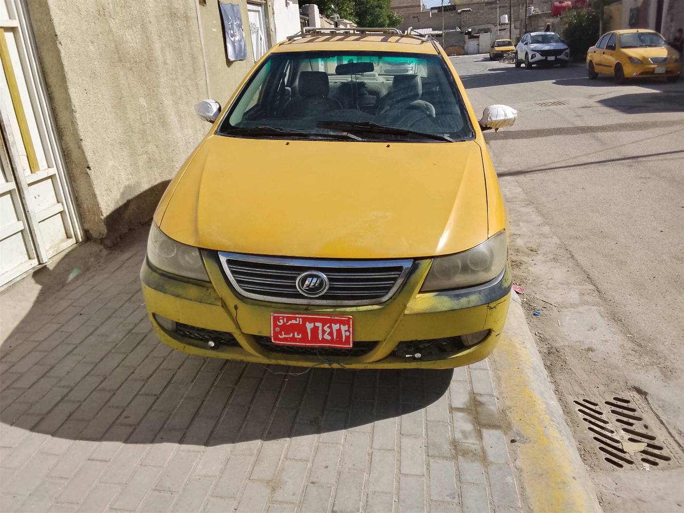 مباع ليفان 620 موديل قديم لون أصفر. السيارة بحالة جيدة من الخارج وبعض الخدوش موجودة. مقاعد مريحة وسعة داخلية جيدة. ممتازة للاستخدام اليومي والتنقل داخل المدينة. فرصة رائعة للي يدور على سيارة اقتصادية.
