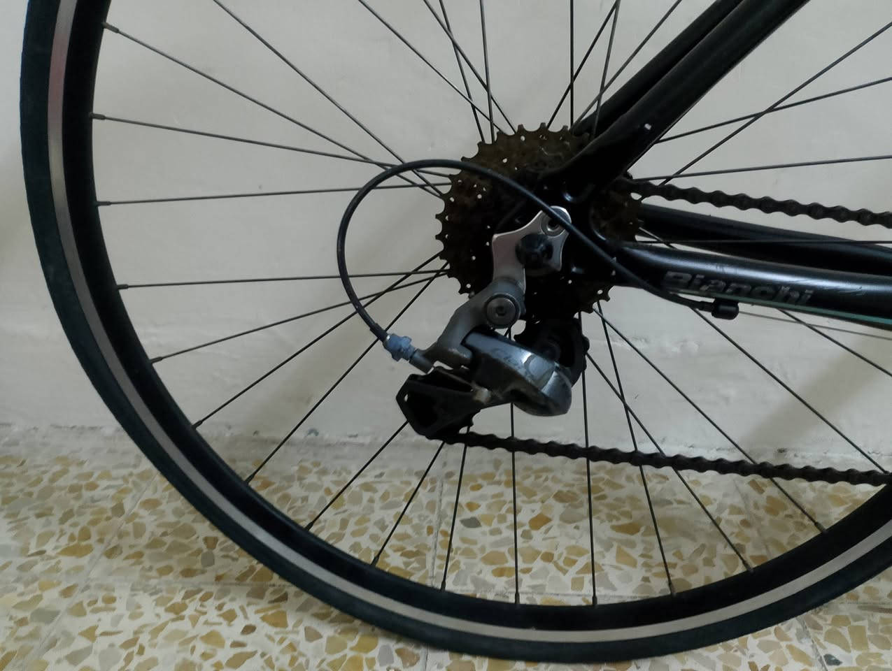 السلام عليكم
دراجة ماركة 
بيانكا ايطالي 
معدن المنيوم 
كير فقاس 8 -2 
سستم كلاريس 
فول نظافة 
دراجة وضع حاوية غير مستخدم 
السعر 250 و بي مجال 
العنوان الموصل 
*********** بي واتس آب
