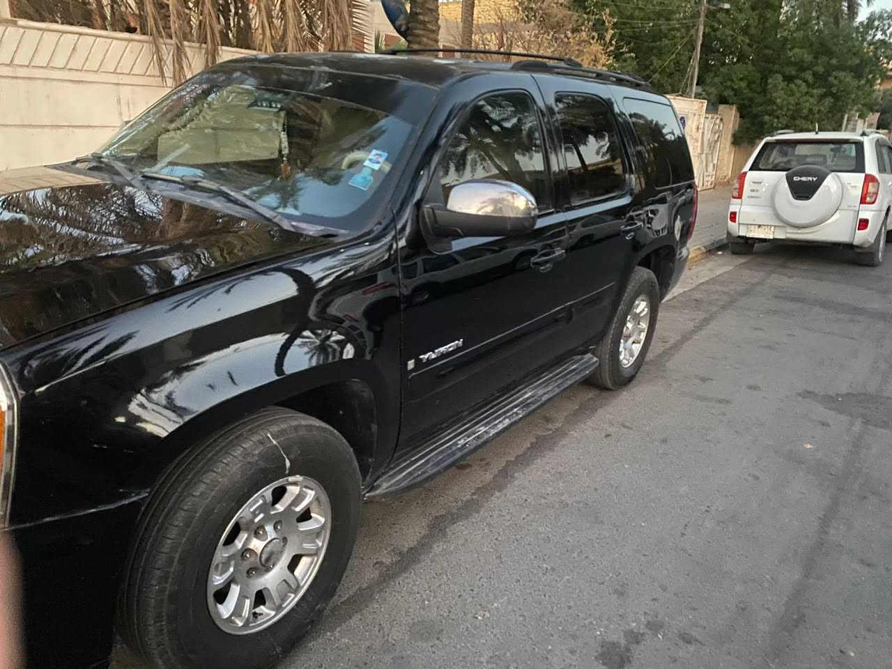 يوكن جمسي بتره بدون لوحات خليجي بدون ضربه او كصه السياره كامله تخم تايرات كير جديد صدر امامي جديد السعر 75 $ مكانهه الكوت ***********
