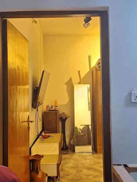 للبيع بيت 100 متر طابق و نص شارع 10 متر قطاع 73 الشريط حي ميسان يحتوي الطابق الاول غرفة و صالة و مطبخ و استقبال وتخاريج و الطابق الثاني غرفة و صالة السعر 140 للاستفسار اتصل ***********
