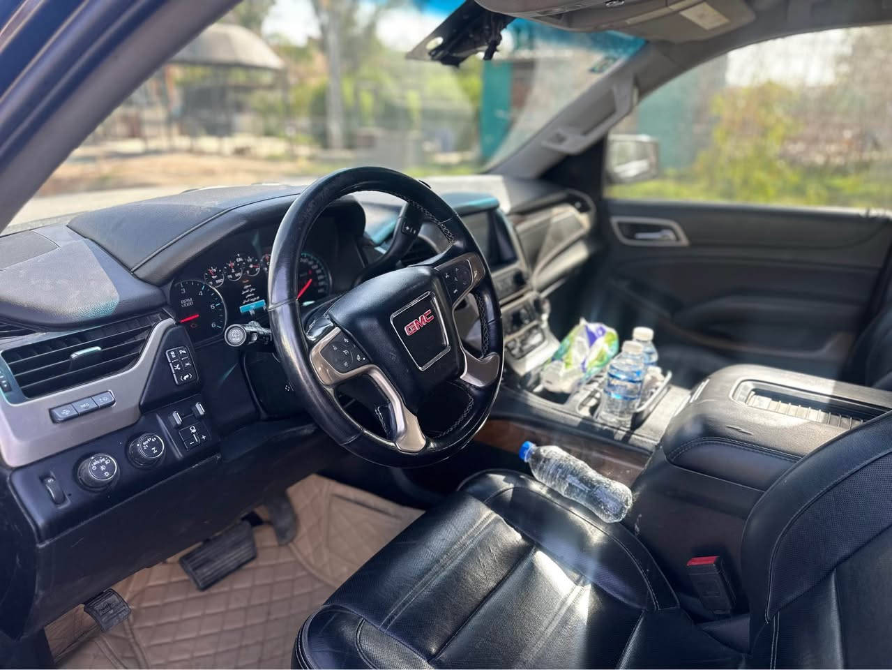 السلام عليكم 
جمسي GMC دنلي موديل 2020 مرقم بغداد مداور الضرر موجود بلسونار محرك 6200 كير محرك حداديه تبريد بشرط كفاله بيع او مراوس حسب القناعه للاستفسار *********** ناصرية, ذي قار
