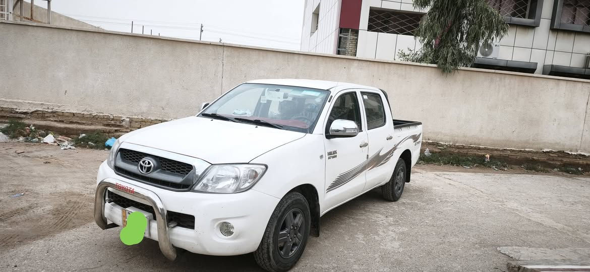 السلام عليكم اخوان للشرايه فقط  بيكم هايلوكس بدون لوحات 2011 كير عادي جديد باكيت كفالة من كلشي كص وضربه وفتح كير محرك حداده كله وضع شركه شرط المكان البصره قضاء المدينه اتصل *********** السعر 105
