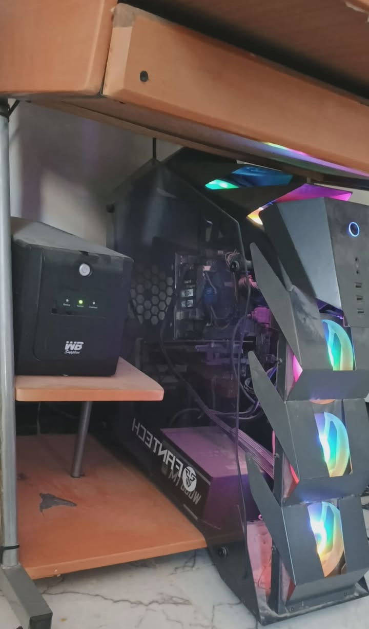 ✅ مظهر Gaming مميز
✅ تبريد ممتاز
✅ أداء مستقر
✅ نظيف وجاهز للاستخدام
للجادين فقط، المراسلة على الخاص
للبيع بيسي ألعاب وشغل بحالة ممتازة، شكل احترافي مع إضاءة RGB جذابة وكيس أنيق. مناسب للألعاب والاستخدام اليومي والدراسة، شغال بدون مشاكل وجاهز للتجربة. السعر مليونين 250 الف وبيها مجال


**إذا كنت صاحب هذا الإعلان وتريد حذفه لأي سبب، رجاءا أرسل رسالة إلى الدعم الفني**