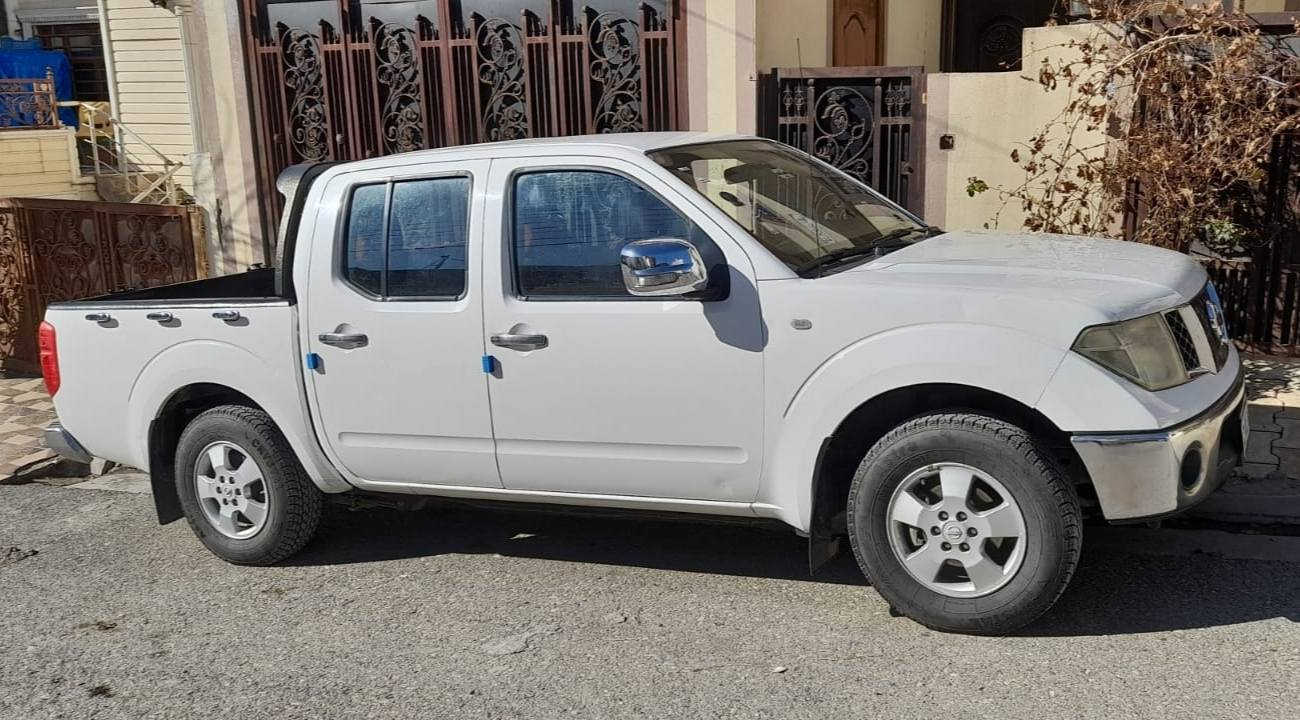 نیسان ناڤارا 2009 
سەنەوی ژینگەی نوێیە 
رەقەم و هەزەی نوێیە 
تایەی نوێی لەژێرە 
بەجوانی و پاکی ماوەتەوە 
هیچ مەسرەفێکی تێدا نییە 

سعر : لە کۆمێنت داوای بکە ڕاستەوخۆ بۆت دێت 🤖 

گێر و مەکینەی بەشەرت 
هیچ کێشەیەکی تێدا نییە 

ژمارەی خاوەنەکەی 
***********
