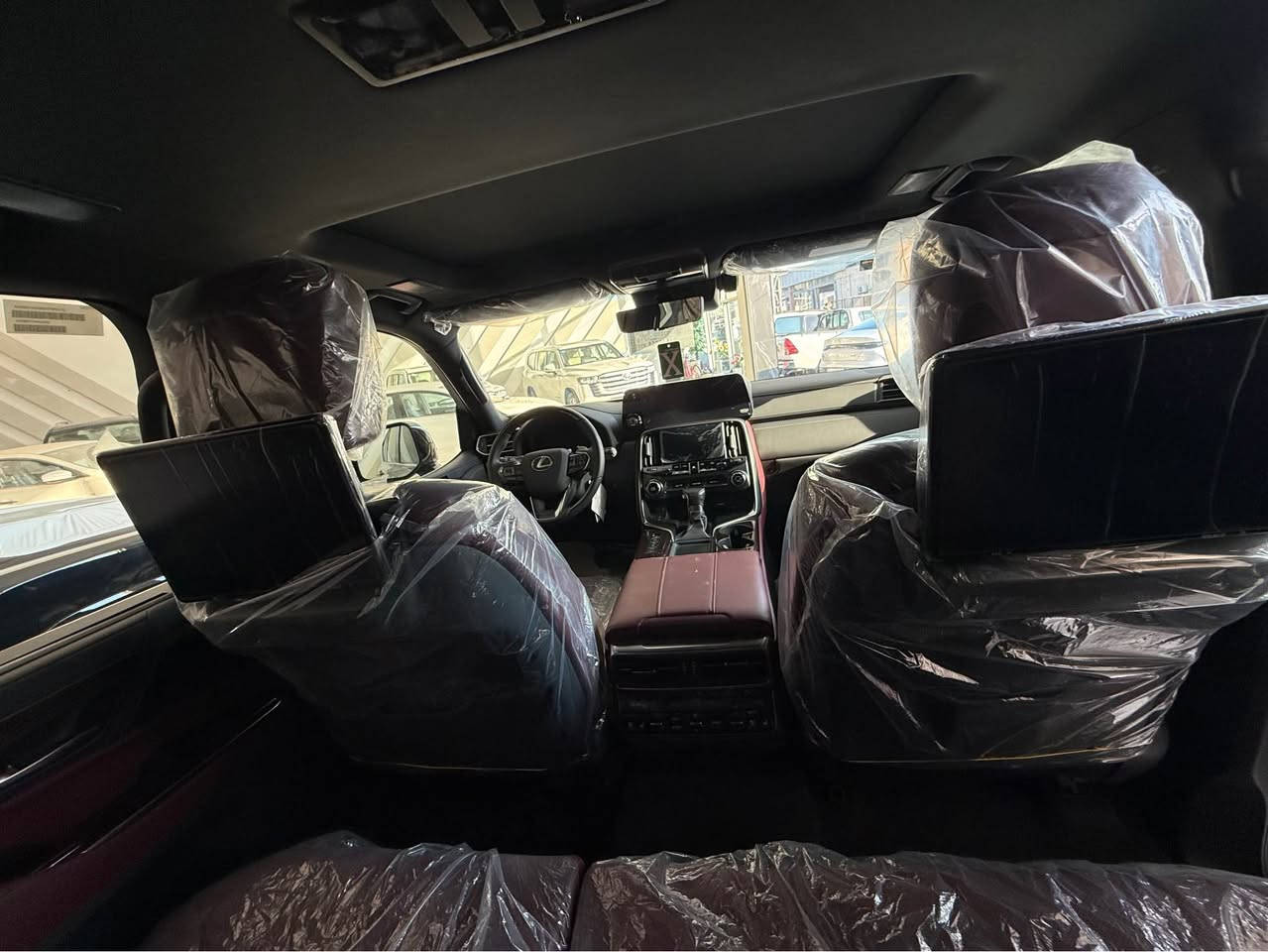 لكزس 2025 600 بلاتينيوم بريم اصلي ميحتاج اذكر المواصفات  معروفة لون اسود زيرو عداد 400km 
كفاله خدش واحد ماكو مرقم بغداد ورقمها مميز سنوية كاملة 
وسعرها  مناسب 
*********** بغداد, العراق
