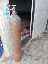 قنينه مال اوكسجين للبيع السعر 100وبي مجال وهذا رقمي 07701074084