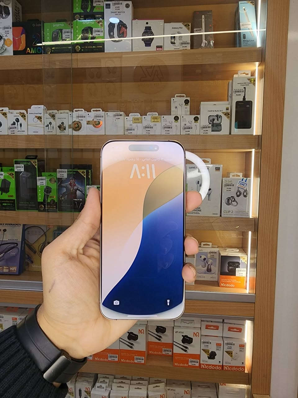 ايفون 16 برو ماكس 256 بطارية ١٠٠% عدد الدورات ١٣٦ الجهاز ماستر وكالة مكفول من التبديل و خدش ما بي بحالة الوكالة سعرة مليون و ٤٠٠ الف قفل الرقم *********** مكاني مدينة الصدر قطاع ٥٧ مجاور الدب
