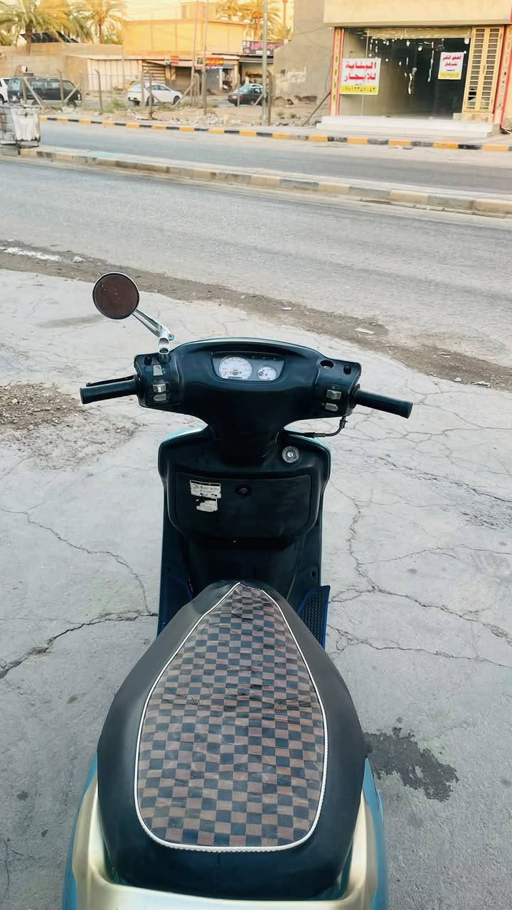 سلام عليكم  شبابنه هاي دراجه فراشه نثيه جديده ماصارلهه 5اشهر من طالعه من الحاويه دراجه جديده مكينه كهربائيات تايرات نعومه كلهه جديد نكره سلف  السعر 600وبيهه مجال لناس الطيبه الشراييه  جماعت ال450اعبر المنشور المكان نجف كوفه حي ميسان للستفسار ***********. ***********
