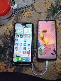 للبيع ثنينهم ايفون 17 برو باب ثاني وهذا الجهاز ماعرف اسمه الله شاهد ما...