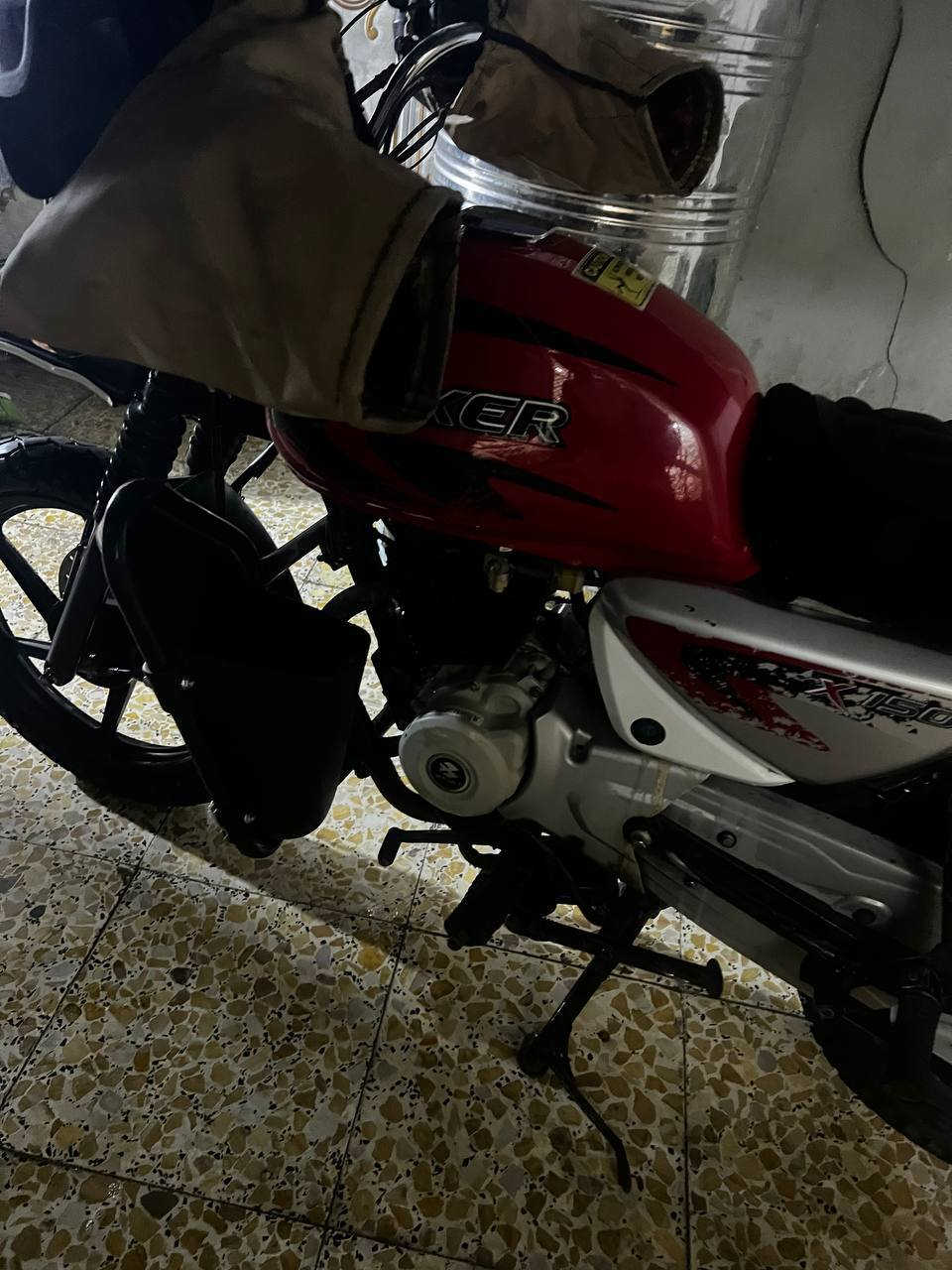 يالله سلام عليكم شباب بوكسر موديل 23مرقم لوحات انكليزي بسمي تحويل ثاني يوم دراجه كلشي مابيه كامله مكمله خير من الله ولا بيه تنقيص لا تبخير كلشي ماكو ورايده بسعر 2400وبيه مجال حك جيه العنوان البلديات شارع المصرف الرقم ***********
