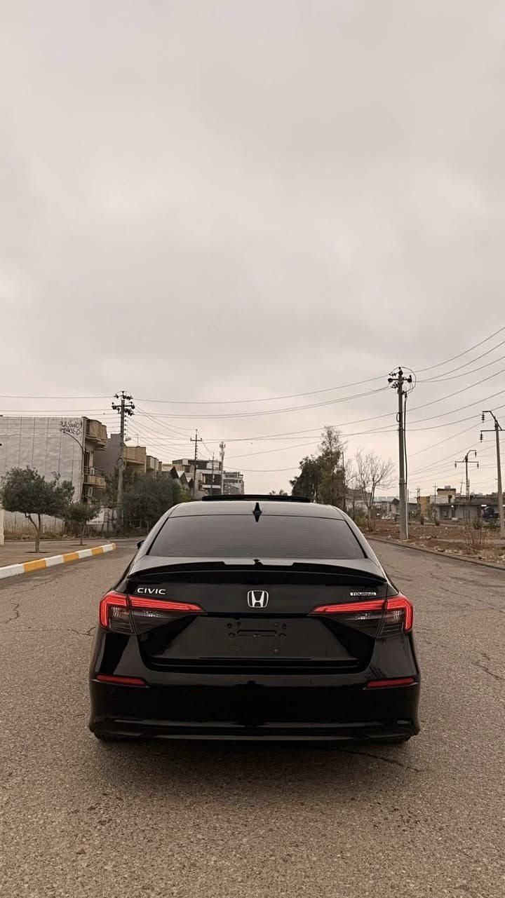 بسم الله ، انظف وارخص هوندا سيفيك
وبسعر مناسب 140 وبيها مجال ان شاءالله 
***********

CIVIC 2022 TOURING
وارد كندي  
رقم اربيل بأسمي 
عداد المسافة :-22 ml
حجم المحرك :- 1.5 Turbo 
السياره جاهزه وبعدها جديدة مماشية هواي
حادثها خشم البنيد فقط وراس الشاصي 
معدل ومصبوغ وموجود السونار 
وحادثها مايطلع وارد كندي

السياره تورنك اعلى مواصفات بالهوندا 
بصمة تشغيل / تشغيل عن بعد 
حساسات امامي خلفي 
فتحة سقف سلايد 
كشنات جلد وكهرباء للسائق والراكب 
تدفئة كشنات امامية وخلفيه / تدفئة ستيرن 
شاحن لاسلكي للهواتف 
رادار امامي خلفي جانبي 
نقاط عمياء 
أنظمة قيادة 3 
نظام صوت BOSE / خدمة Alexa الصوتيه 
شاشة كبيرة لمس 
شاشة عدادات رقمية كيج الكتروني
التحذير من التصادم الأمامي
نظام تثبيت السرعة التكيفي 
مساعد الحفاظ على المسار
عرض المسار والمركبات بشكل الكتروني
نظام إيقاف وتشغيل اوتو ستارت 
جميع اضواء السيارة داخل وخارج led
نظام ترحيب ودخول ذكي 
هزه وفحص وسنوية جديد تحويل وكالة جاهزة
