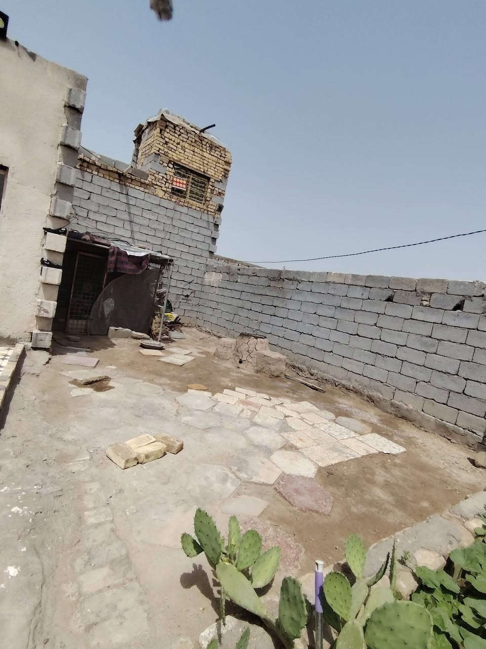 السلام عليكم عندي بيت البيع راعيه امستعجل كلش المساحه، 200 غرفتين وصاله ومطبخ مامسكوف  ونقص بس دوانيه  السعر 31 وبي مجال ***********
