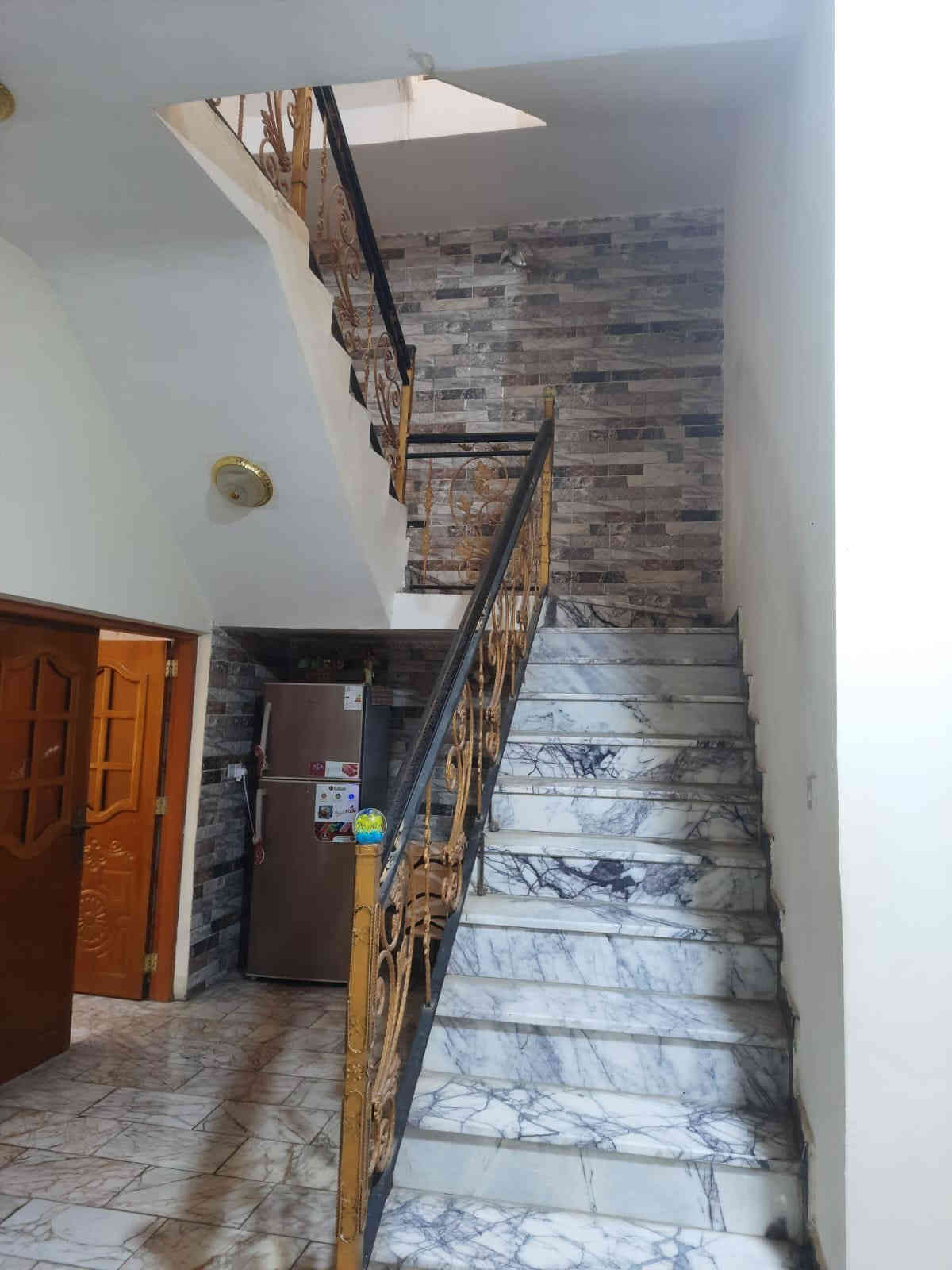 مستعجل ع البيع 
بيت للبيع السعر جداً مناسب + موقع مميز 

مساحة ١٥٠ متر طابقين كونكريت مسلح 
الطابق الاول : غرفة - مطبخ - صالة - استقبال - صحيات داخلي وخارجي  
الطابق الثاني : غرف عدد ٣ - صالة - صحيات 
الموقع : شارع ٣٠ خلف مؤسسة الشهداء 
السعر 270 واكو مجال بسيط للتفاوض 
واتساب ***********
