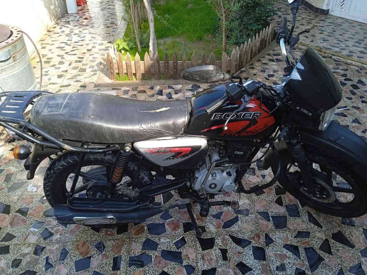 سلام عليكم شباب بوكسر موديل 23 جبلي بدون ارواق مكفوله من كلشي كير محرك مكفول من تنقيص وصوت ومكفوله من حادث كهربائيات كلها شغاله سلف هندر تايرات امامي خلفي عالي دراجه نقصه فقط كلوب امامي. وخلفي سعره مليون و50االف وبيها مجال قليل مكان بغداد شعب ***********
