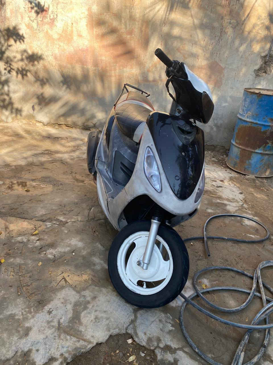 السلام عليكم دراجه ماكس منغولي ختم واحد صلنصه رياضي سلف 55 مبدل بيه بس ولفات الدراجه بلادي 49 السعر 375وبيه مجال حك الجيه مكاني كربلاء طويريج ‏‪***********‬‏
