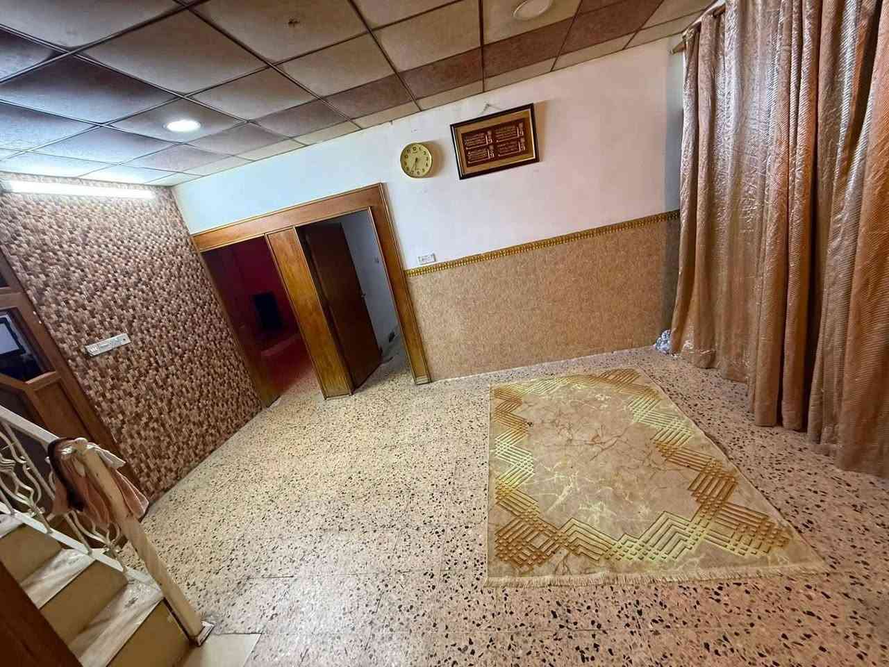 دار للبيع في حي البكر قرب سايدين البكر الرئيسي 
يبعد عن الشارع العام ٢٠ متر شارع صبه 
مساحة العقار ٢١٠ متر واجه ١١ 
الطابق الارضي كراج مطبخ استقبال وهول وغرفتين نوم ومشتملات الطابق الثاني غرفتين نوم ومشتملات ملك صرف 
والتحويل مباشر سعر العقار ١٨٥ قابل للتفاوض للاستفسار مراجعه مكتب قصر الامراء للعقار الكائن في حي البكر شارع الكنيسة مقابل كنيسة تايتنك ***********# ***********# #عقارات_الموصل #الموصل_ام_الربيعين #نينوى_الموصل #المشراق_النور_القادسية_الاعلام #مشاهير_العراق @أبرز المعجبين مكتب قصر الأمراء للعقار
