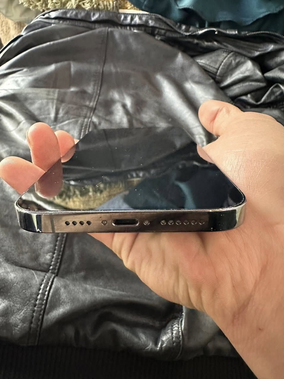 أيفون 13پرو للبيع بطاريه91 المساحه 128 مامفتوح  نضافه 99 جهاز بيت شرط سعر 600بيه مجال ***********
