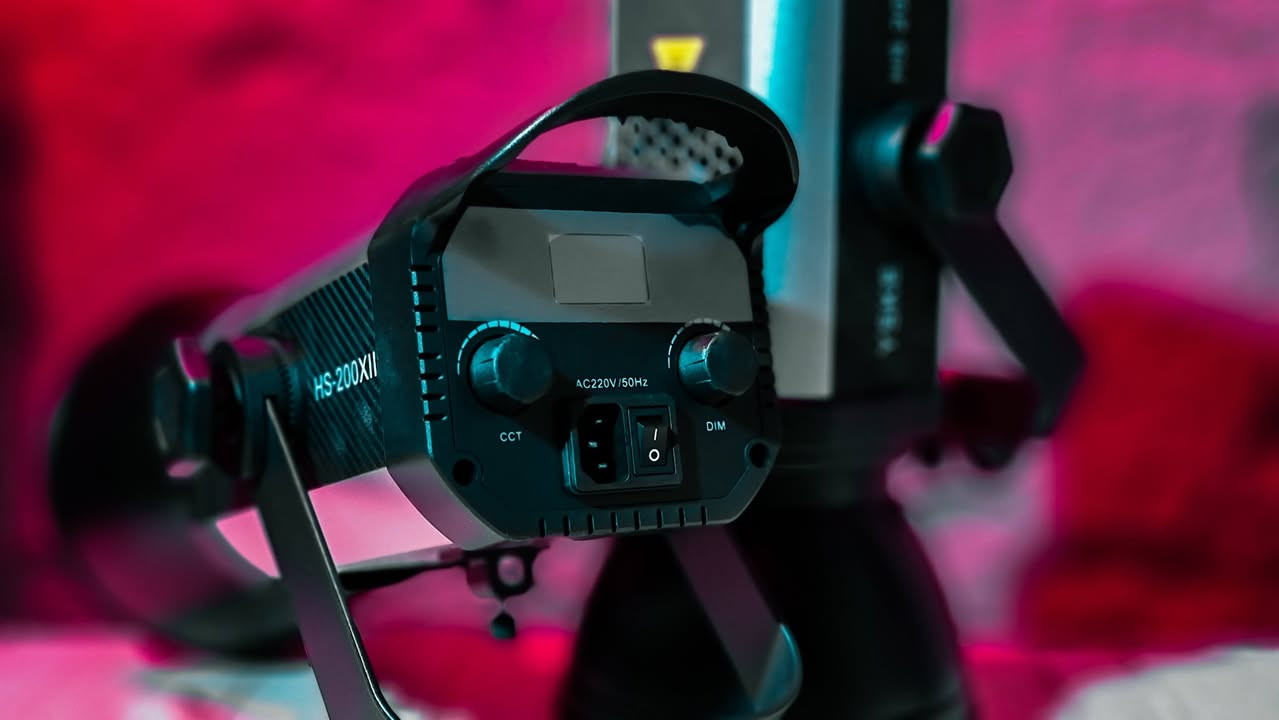 اضاءة مستمرة 200 واط باي كلر 
شمسي ابيض ثلجي 
تحكم كلفن تدرج لوني 
تحكم تطبيق موبايل 
فانات تبريد عدد 2 صامت 
تحكم بقوة الاضاءة من 10 الى 100 
20 نمط FX تفاعلي 
ضمان 6 اشهر حقيقي 
متوفر توصيل ***********
