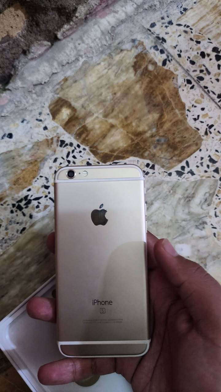 سلام عليك تلفون 6s للبيع سعر 25 الف وبي مجال حك الجيه قليل مكاني بغداد مدينت الصدر ملاحضه : ابيع فحم  ذاكرته 64 كيكه (***********]
