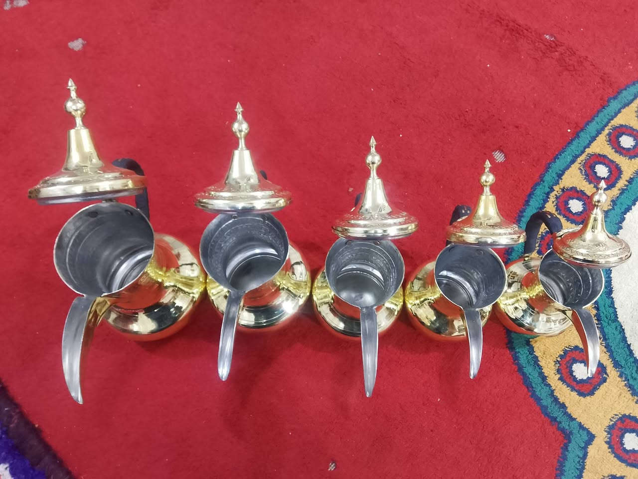 سيت دلال حمصي للبيع نحاس صنع سوري قياس 31/29/26/24/23 للستفسار اتصال *********** يوجد توصيل
