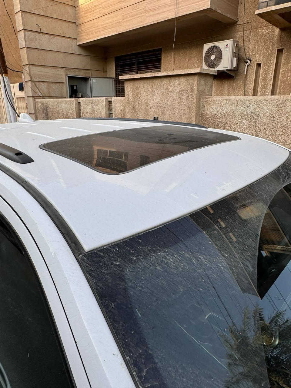 🚗 للبيع: جيب 2017 بلاك توب
اللون: أبيض 🤍
الممشى: 80 ألف ميل (حقيقي)
المكينة: 3600
المواصفات: مواصفات البلاك توب المعروفة (شكل رياضي + إضافات مميزة)
🔧 الحالة:
السيارة جداً نظيفة ومهتم بيها
صدر جديد ونظيف
الضرر موضح بالصور
جاملغات فقط فتح وبنيد صبغ مثل ما موضح بل صور سونار موجود 
✨ إضافات:
شاشة (CarPlay)
زينون
💰 السعر: 220 ورقة (قابل للتفاوض)
📍 الموقع: بغداد – الحرية
📞 الاتصال: ***********
