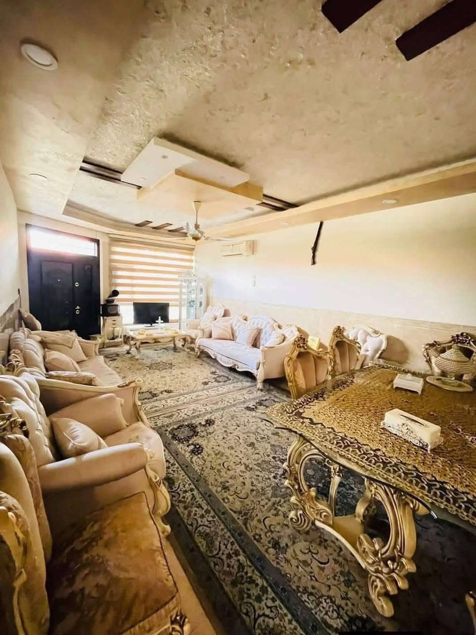 بيت للايجار مؤثث كامل في اربيل مجمع اينده ٢ 
٢١٦ متر 
٥ غرف نوم - صالة - استقبال - مطبخ - صحيات - حديقه و كراج
للاستفسار
***********
***********
