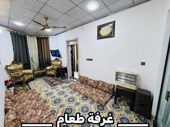 السلام عليكم ورحمة الله
بيت للبيع في حي الملايين قرب جامع لله مافي السموات والارض وجامع اهل القران للبيع او المعارض مع بيت اصغر البيت بناء حديث موديل 24 وتشطيب راقي جدا المساحة 250 متر طابقين يحتوي على 7 غرف نوم عدا غرفة المعيشة والاستقبال مساحتها  10في4 وعدد من الصحيات الشرقية والغربية والحمامات وهول عدد 3 ومناور ويوجد مع المنشور بعض الصور  علما ان البيت زراعي ملك صرف سند 25 مع وموجود كارت البلدية بأسمي واي استفسار ممكن التواصل على الرقم *********** علما ان هذا عليه واتساب
