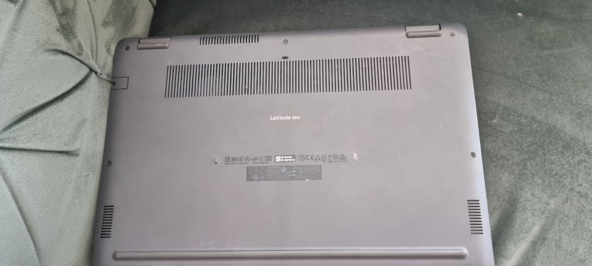 Dell Latitude 3510 – استعمال قليل جداً، نظافة 100% Dell Latitude 3510 – استعمال قليل جداً، نظافة 100%

للبيع لابتوب Dell Latitude 3510 بحالة ممتازة جداً، استخدام خفيف ونظيف، ولا يحتاج أي صيانة.

المواصفات والحالة:

* معالج Intel Core i5 الجيل العاشر
* RAM 8GB
*هارد ٢٥٦ كيكا ssd 
* كرت شاشة Intel UHD Graphics
* نظام Windows 11 أصلي
* بطارية بصحة 100%
* نظافة 100%
* الشاحن الأصلي موجود مع الجهاز
* جميع الستكرات الموجودة على الغطاء الخلفي قابلة للإزالة بالكامل إذا رغب المشتري
* مناسب جداً للشغل المكتبي، الدراسة، والاستخدام اليومي

Dell Latitude 3510 – استعمال قليل جداً، نظافة 100%

للبيع لابتوب Dell Latitude 3510 بحالة ممتازة جداً، استخدام خفيف ونظيف، ولا يحتاج أي صيانة.

المواصفات والحالة:

* معالج Intel Core i5 الجيل العاشر
* RAM 8GB
* كرت شاشة Intel UHD Graphics
* نظام Windows 11 أصلي
* بطارية بصحة 100%
* نظافة 100%
* الشاحن الأصلي موجود مع الجهاز
* جميع الستكرات الموجودة على الغطاء الخلفي قابلة للإزالة بالكامل إذا رغب المشتري
* مناسب جداً للشغل المكتبي، الدراسة، والاستخدام اليومي، شغال بالنسبة للاكسل بشكل كلش قوي.

السعر: 200 دولار

للاستفسار أو المعاينة، يرجى التواصل على الخاص.

السعر: 200 دولار 

للاستفسار أو المعاينة، يرجى التواصل على الخاص.
المكان اربيل، شارع ١٠٠ مجاور دريم ستي

رقم التواصل ***********
