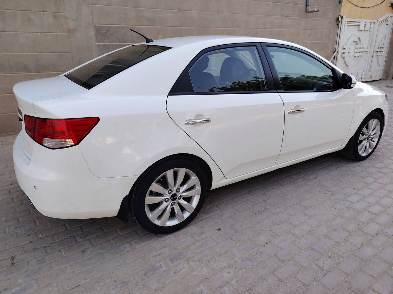 🚘 للبيع كيا سيراتو موديل 2012
كفاله عامه من الحادث والصبغ.
 ومرفق السونار 
- اللون: أبيض
- رقم: سليمانية دولي
- مكينة كفالة
- جير كفالة
- حدادية كفالة
- كهربائيات كفالة
- السيارة نظيفة جداً وبحالة ممتازة. 
سياره بسمي. 
سعر ١٠٧$
أو المراوس بسياره كورله ابيض موديل (20/25) 
📞 للاستفسار والاتصال:
***********
أو
***********
