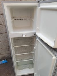 وبركاته  ثلاجة للبيع نضافه100/70 تجميع زين مابيها اي عطل السعر65 وبيها...