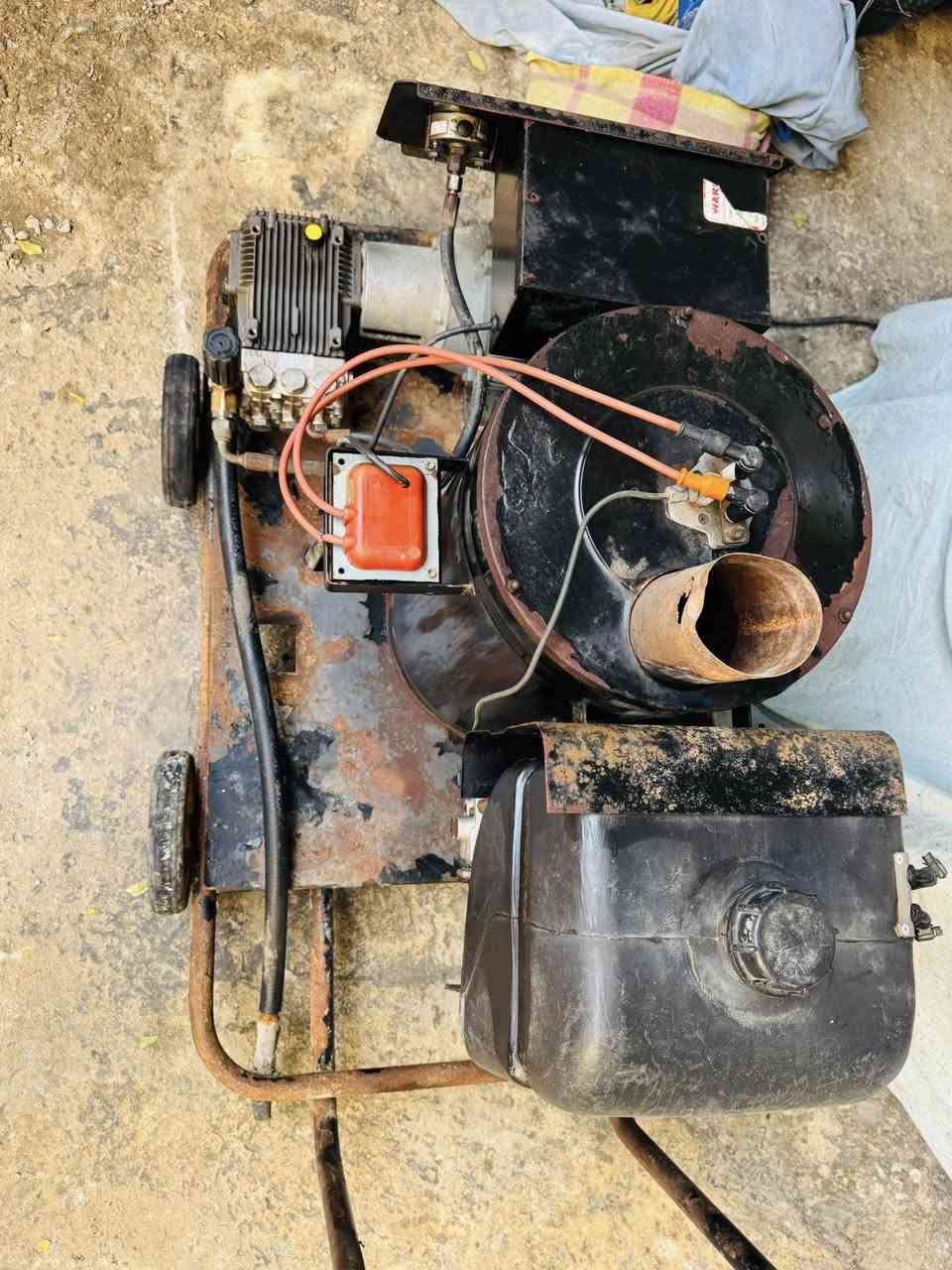 مضخة إيطالية 250 بار ماء حار 
ماطور 5 ونص ثري فيز 
نظيف جدا وكل أجزاها كامل واي نقص مابيها 
تحتاج ترتيب كهربائيات فقط  لان لعبو بالبورد ابيع على وضعها 
مكاني بغداد 
***********
